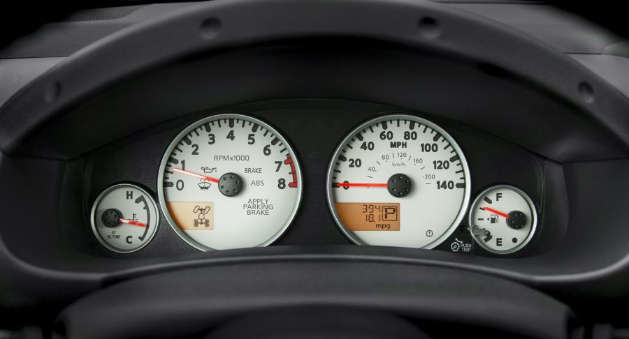 Панель приборов Nissan Frontier Pro-4X Crew Cab (D40) 2020 года  (фото 2 из 40)